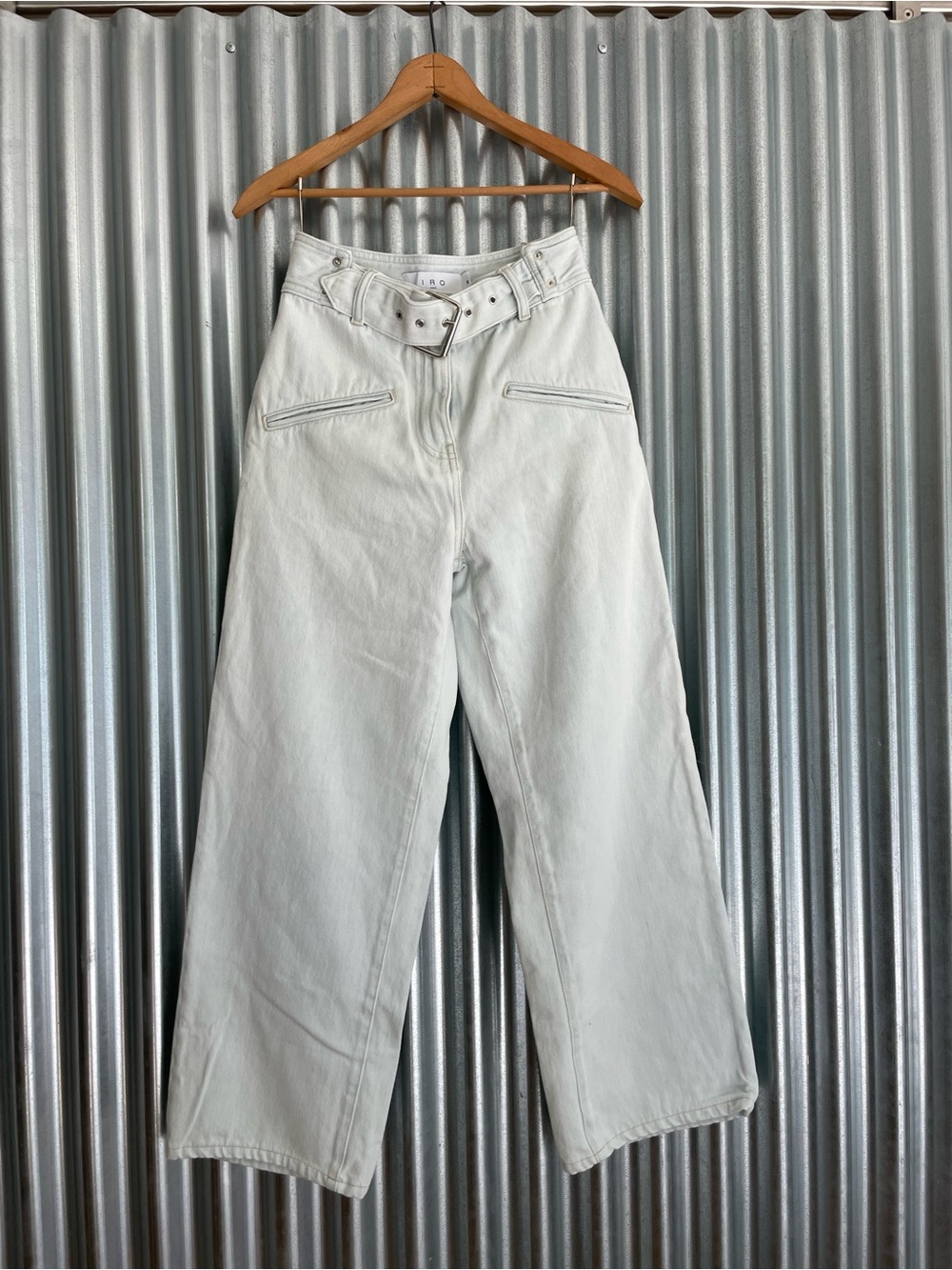 High-Waist Wide Leg White Jeans with Matching Belt